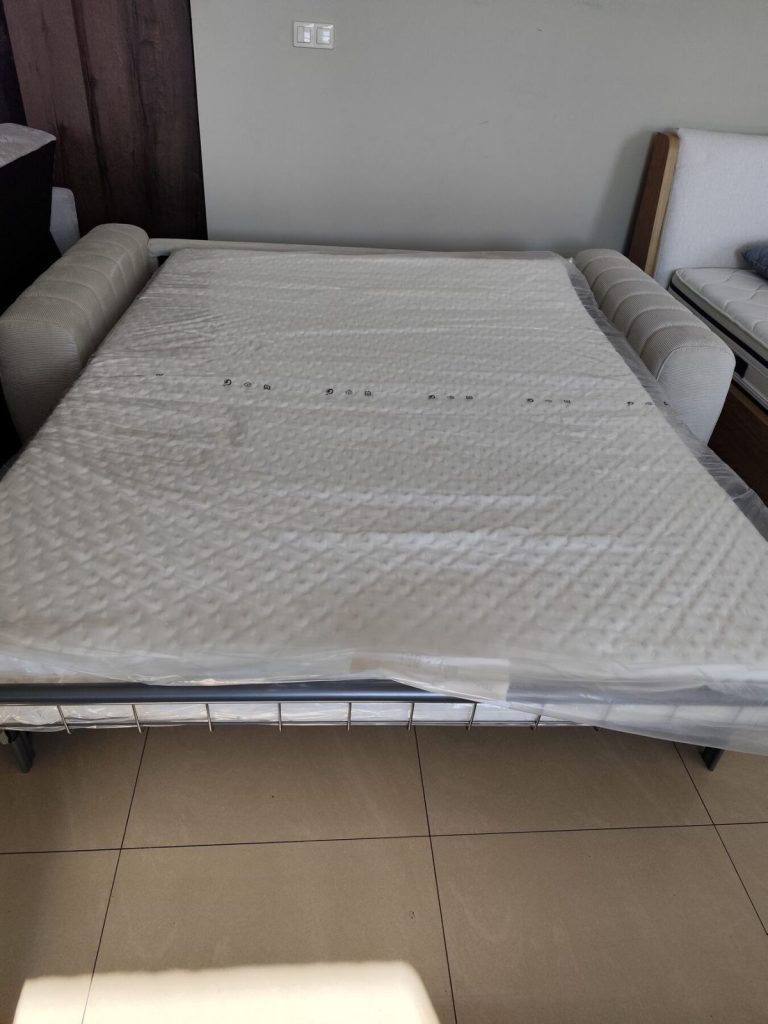 Sofa Gandi rozłożona do spania