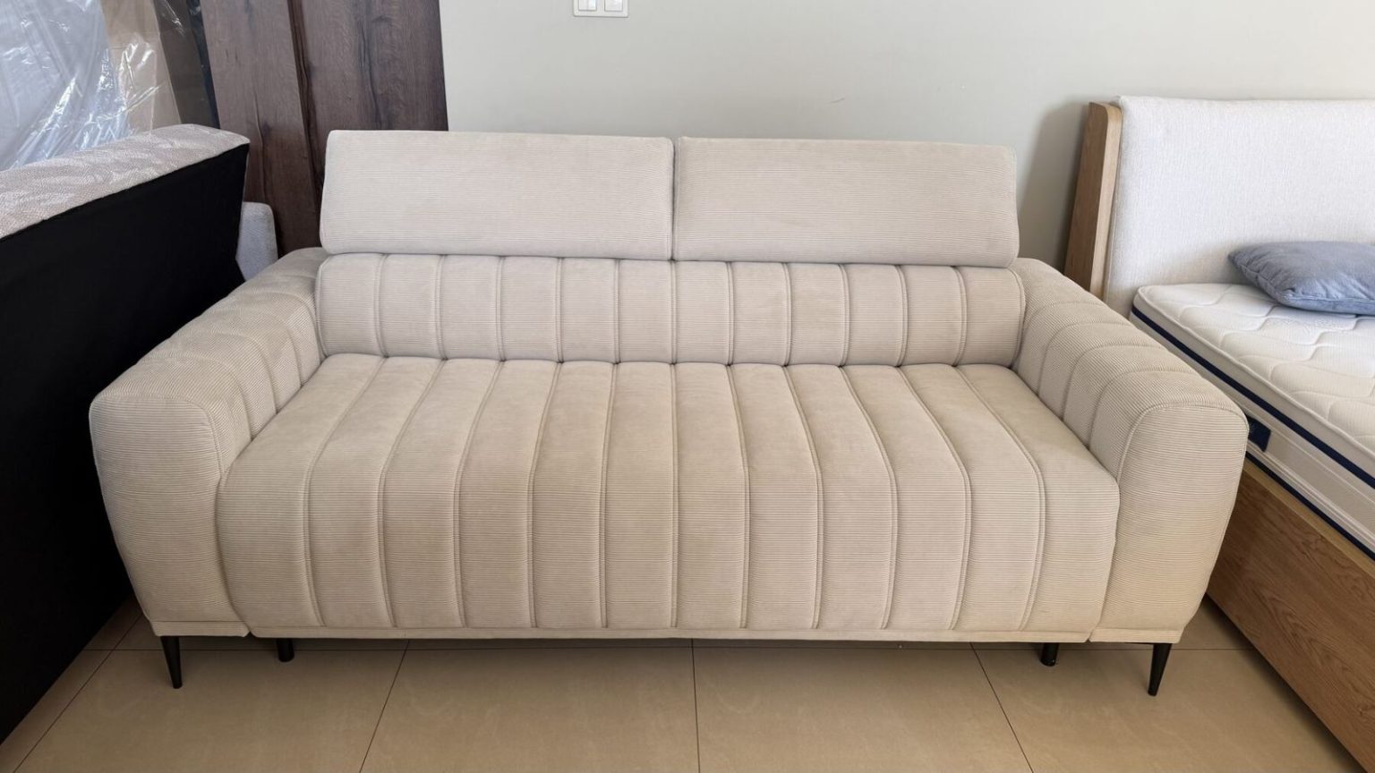 Sofa Gandi na ekspozycji